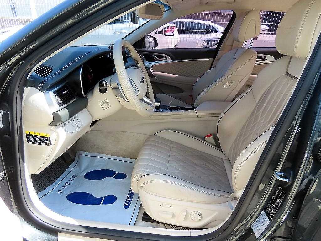 Genesis G70 - Vista 6