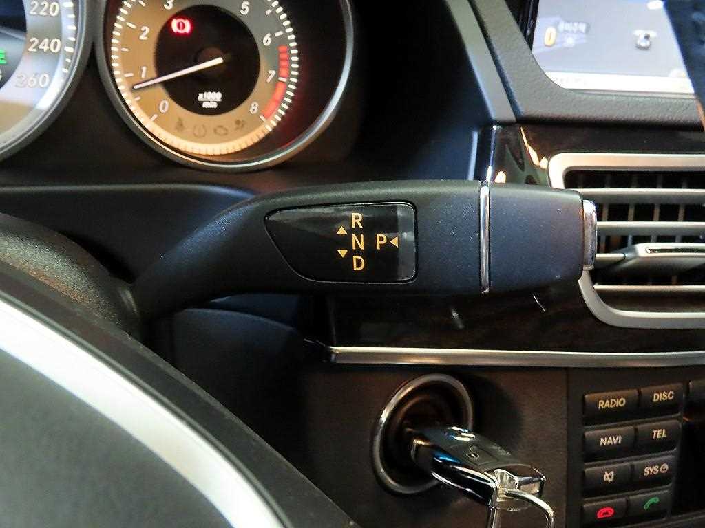 Mercedes Benz E class - Vista 12