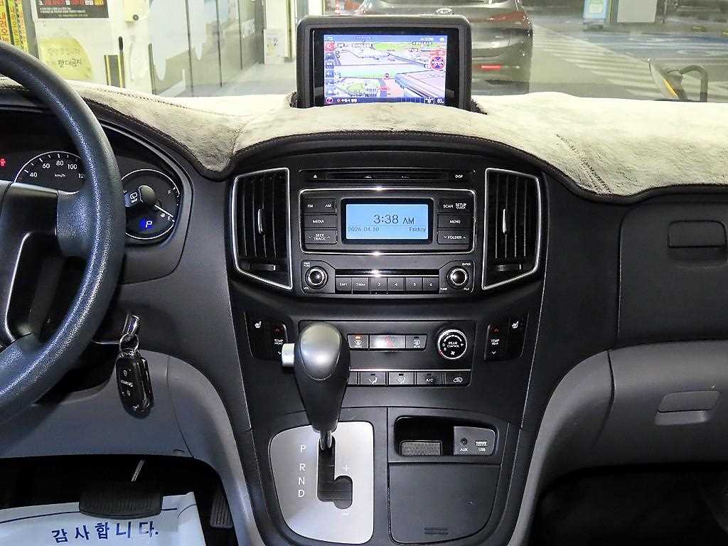 HYUNDAI Starex - Vista 11