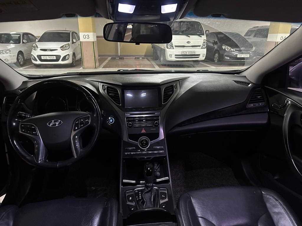 HYUNDAI Grandeur - Vista 6