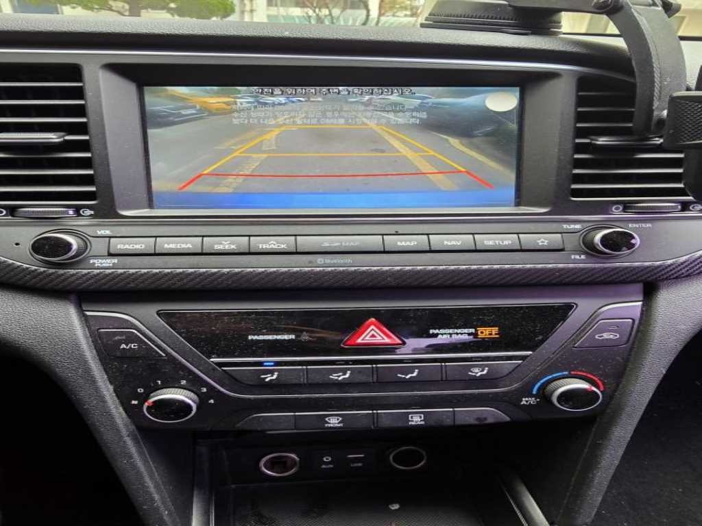 HYUNDAI Avante - Vista 12