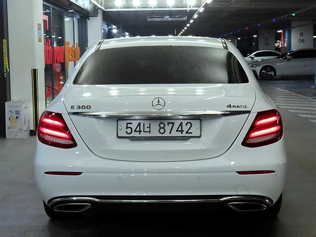 Mercedes Benz E class - Vista 5