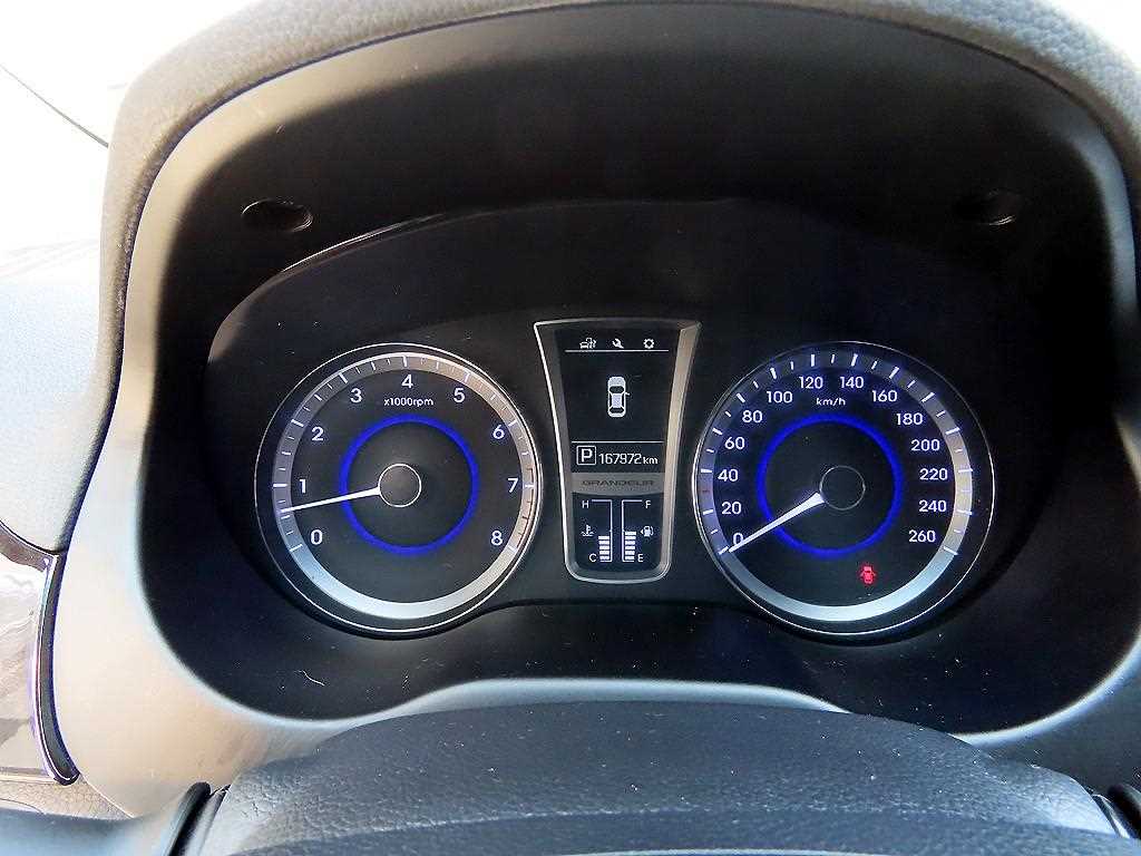 HYUNDAI Grandeur - Vista 9