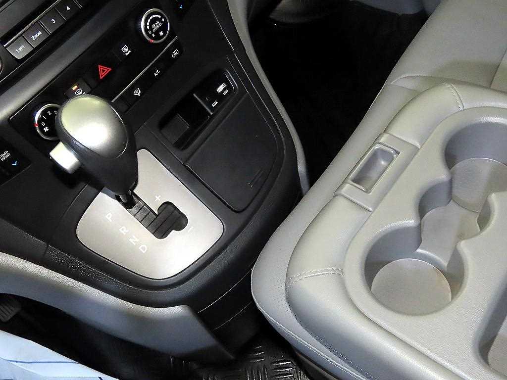 HYUNDAI Starex - Vista 12