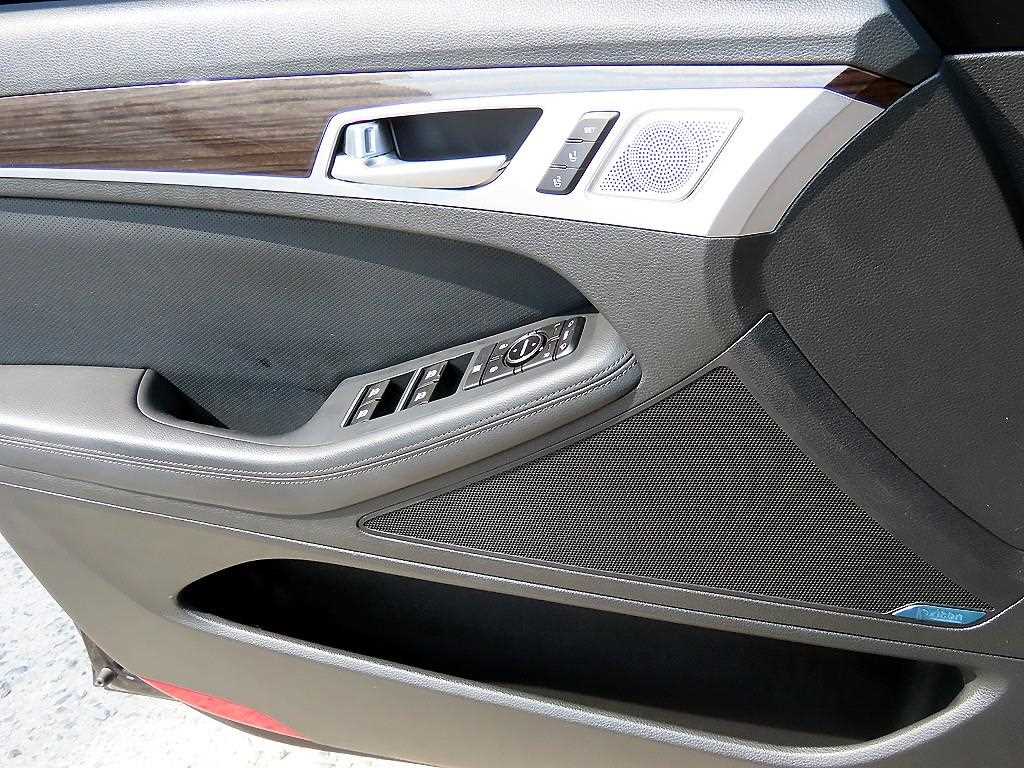 Genesis G80 - Vista 12