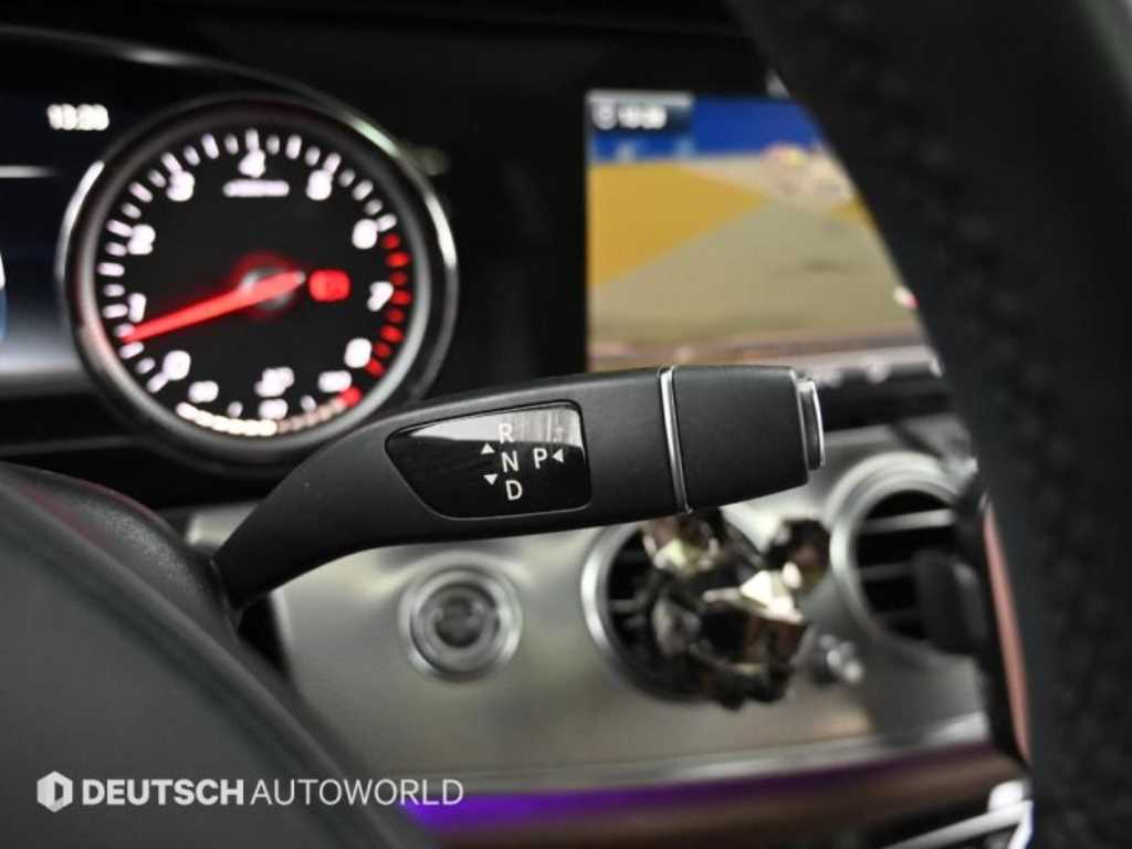 Mercedes Benz E class - Vista 12