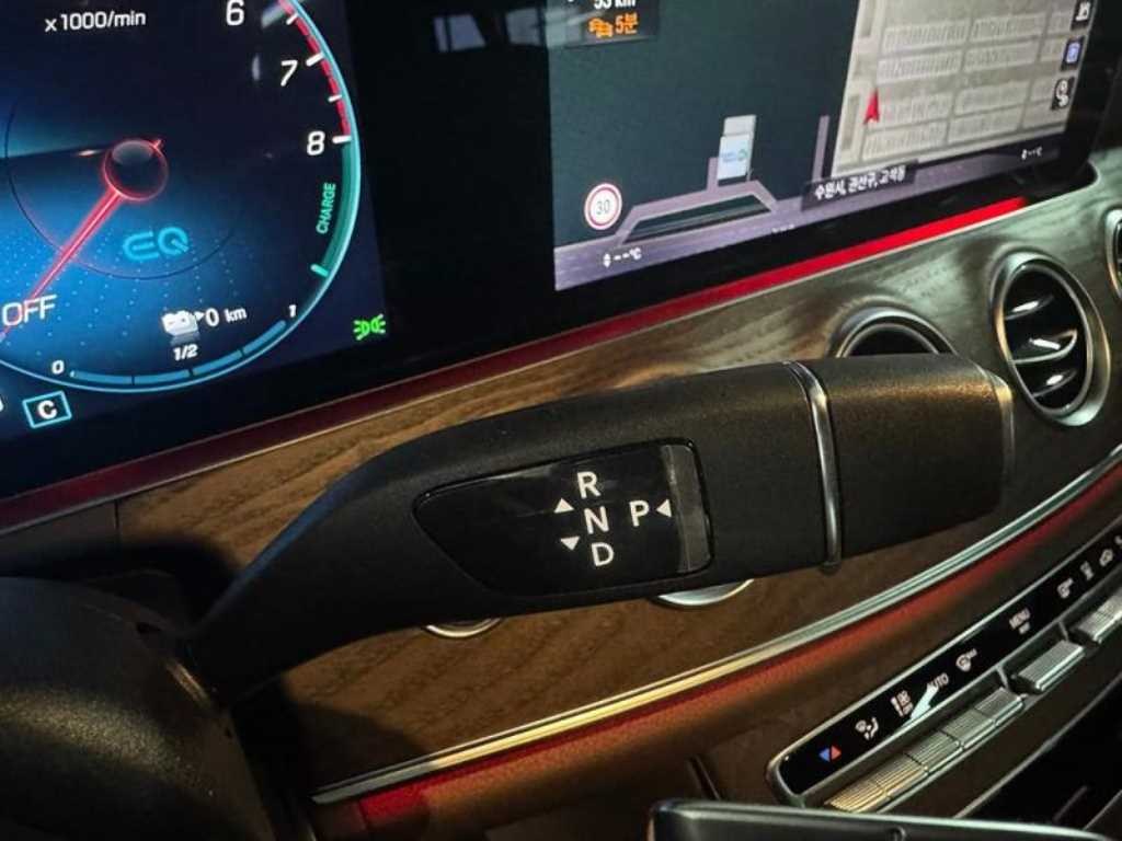 Mercedes Benz E class - Vista 11