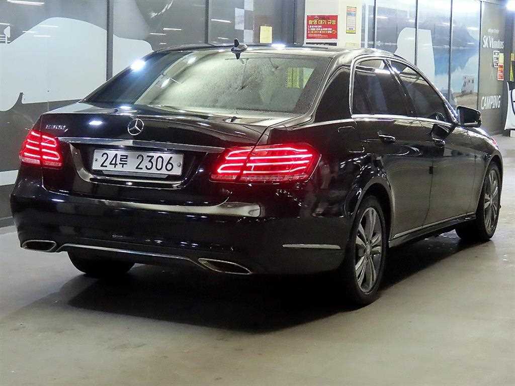 Mercedes Benz E class - Vista 4