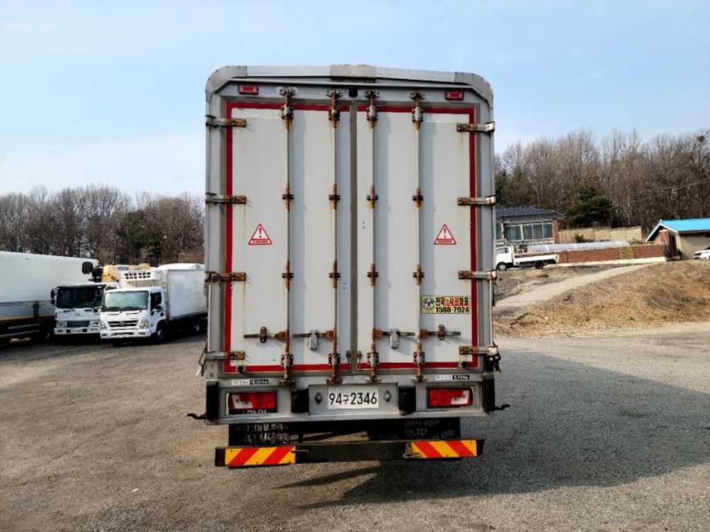 medium and large cargo truck - Vista 6