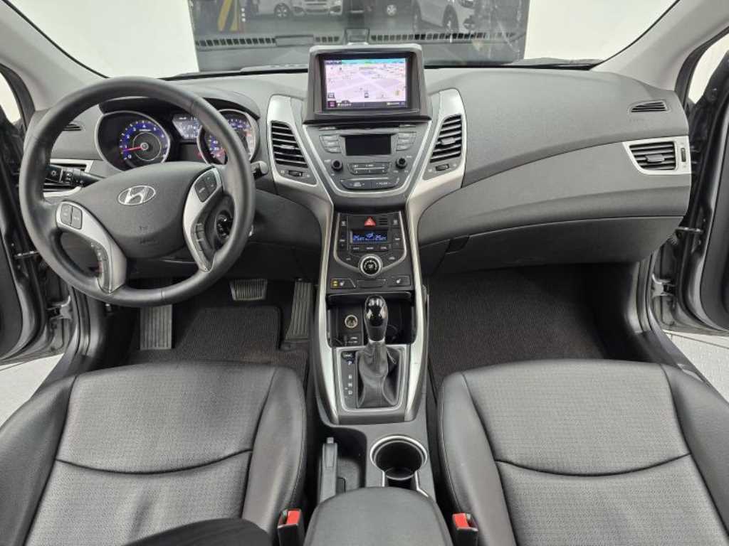 HYUNDAI Avante - Vista 6