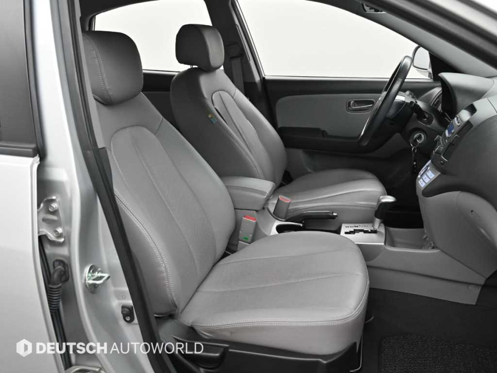 HYUNDAI Avante - Vista 10