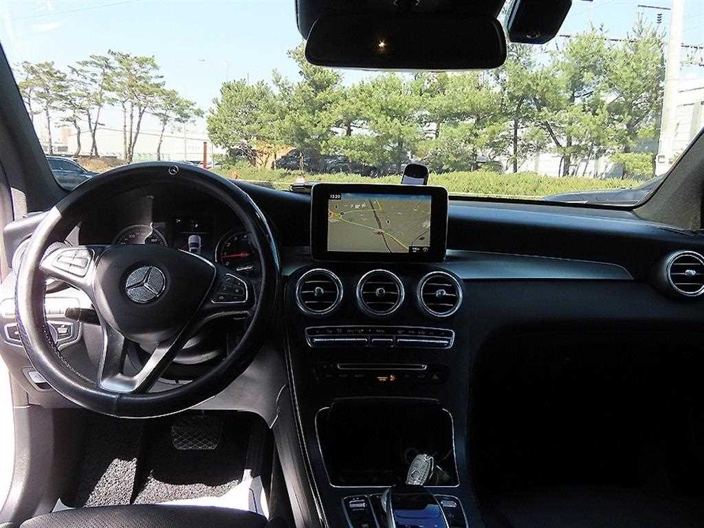 Mercedes Benz GLC Class - Vista 7