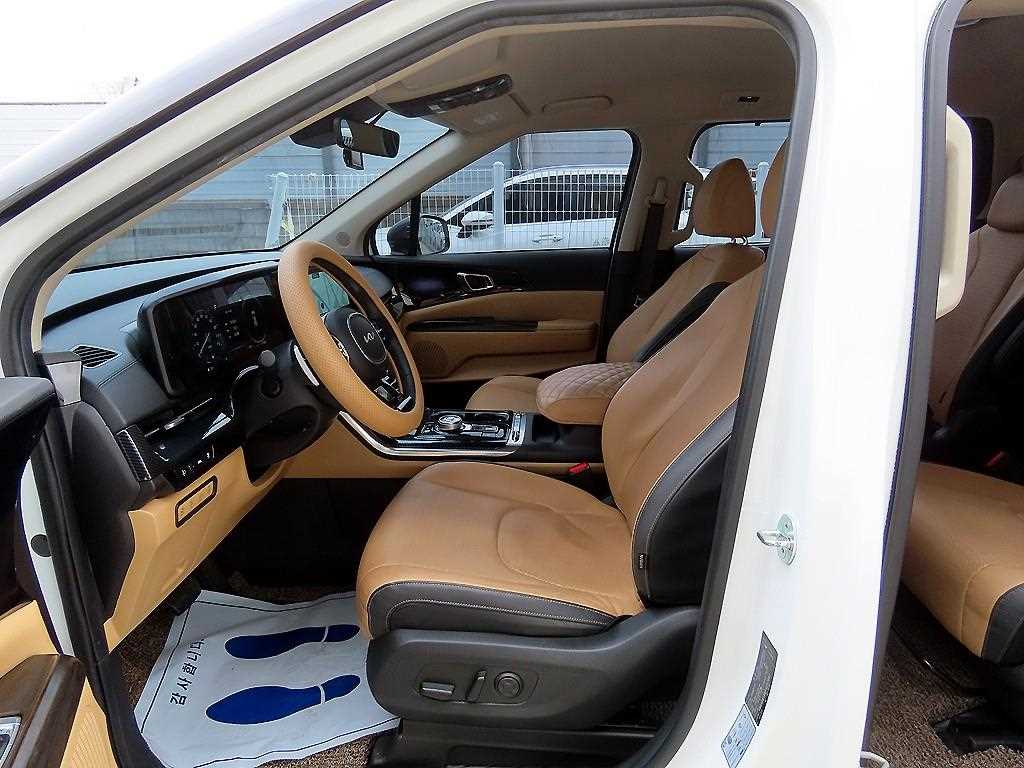 KIA Carnival - Vista 5