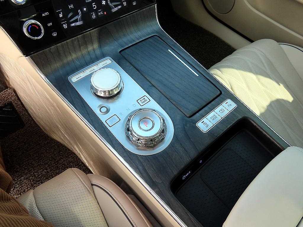 Genesis G80 - Vista 10