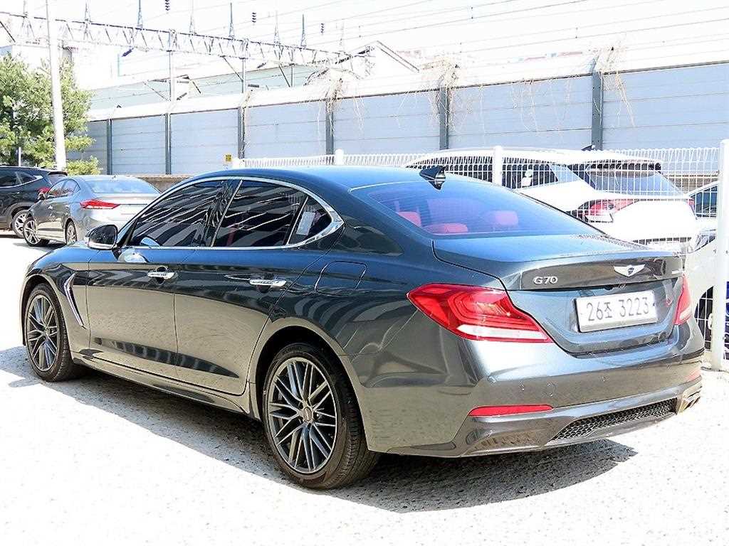 Genesis G70 - Vista 4