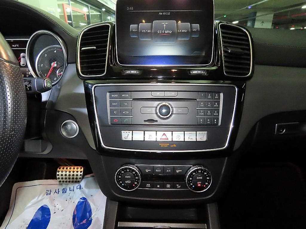 Mercedes Benz GLE Class - Vista 11