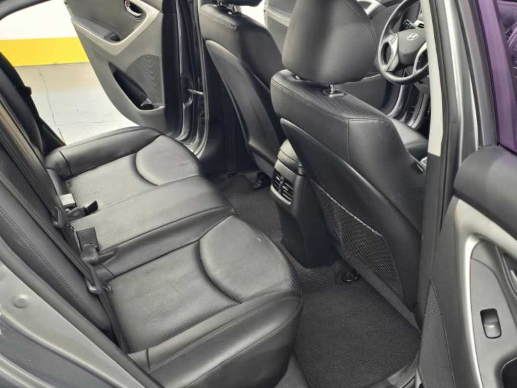 HYUNDAI Avante - Vista 11