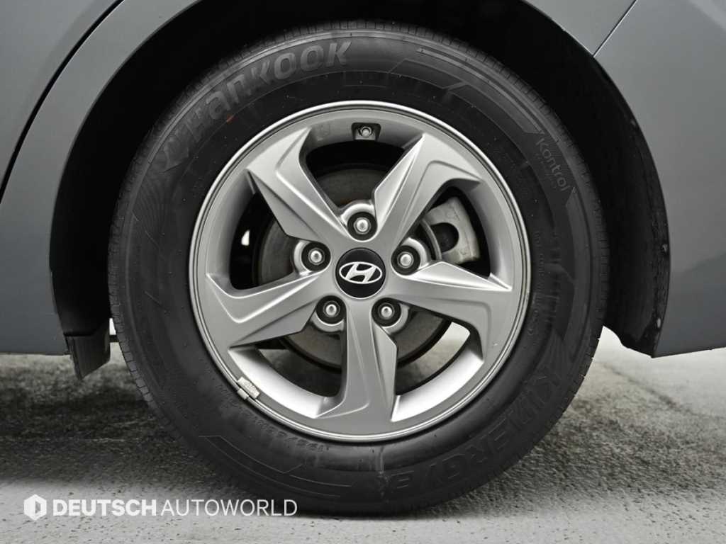 HYUNDAI Avante - Vista 5