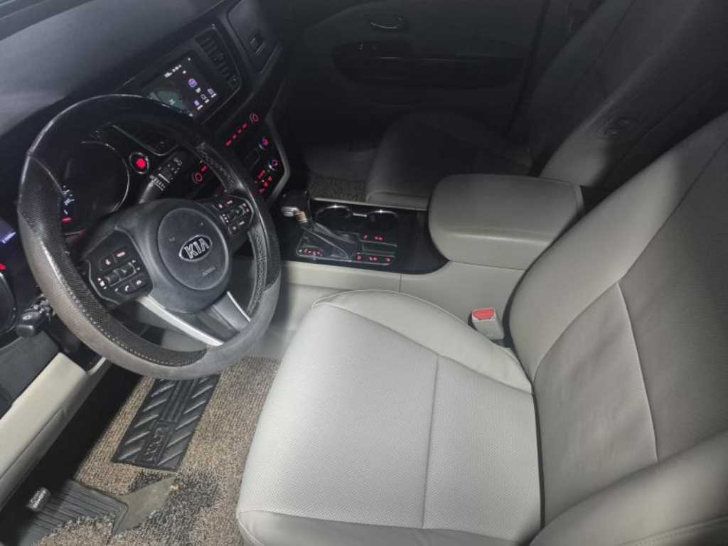 KIA Carnival - Vista 6