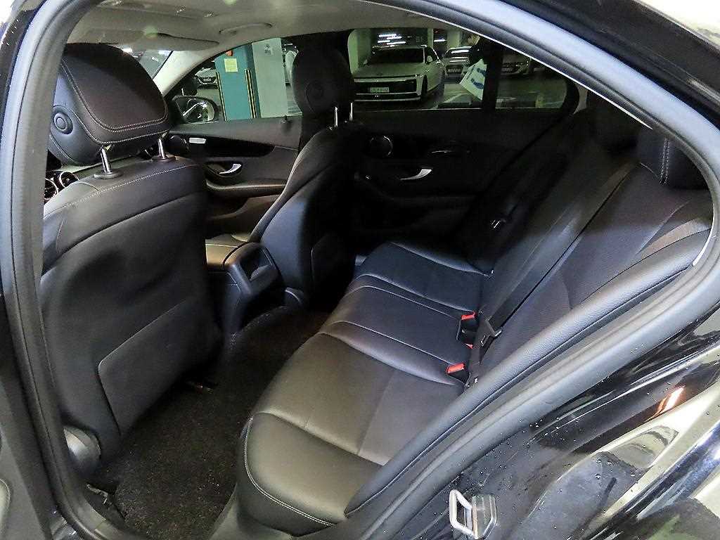 Mercedes Benz C Class - Vista 7