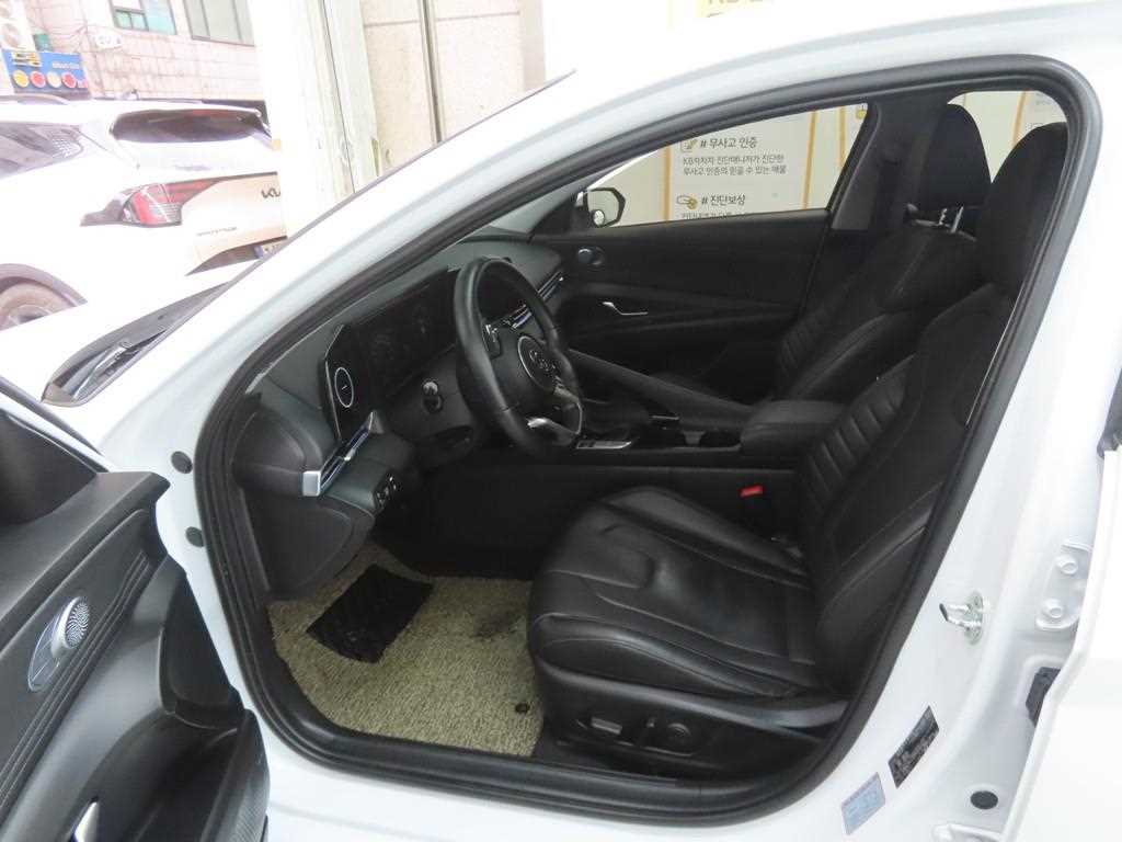 HYUNDAI Avante - Vista 5