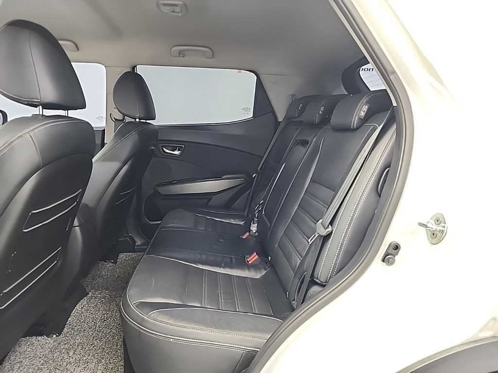 Ssangyong Tivoli - Vista 12