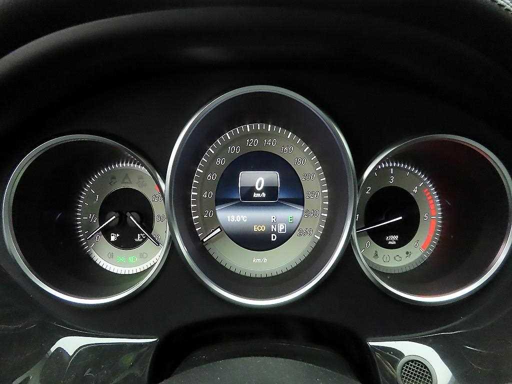 Mercedes Benz CLS Class - Vista 6