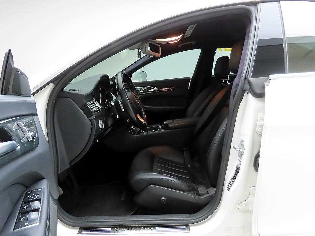 Mercedes Benz CLS Class - Vista 12