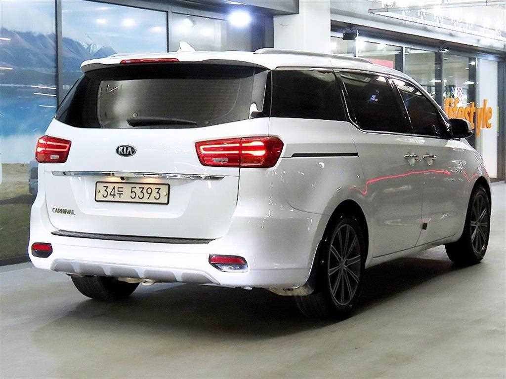 KIA Carnival - Vista 4