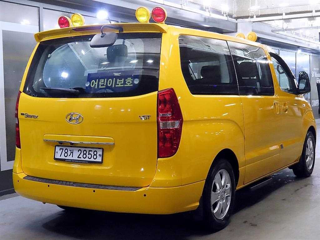 HYUNDAI Starex - Vista 4