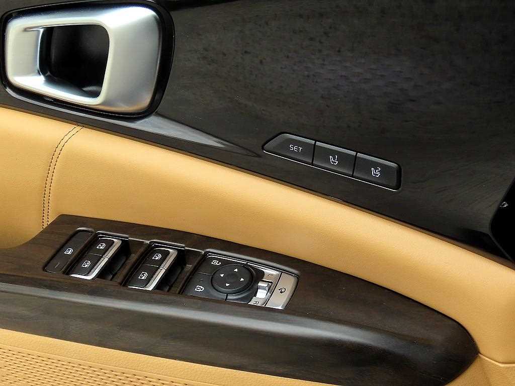 KIA Carnival - Vista 11