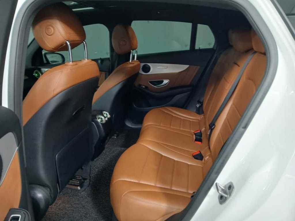 Mercedes Benz GLC Class - Vista 7