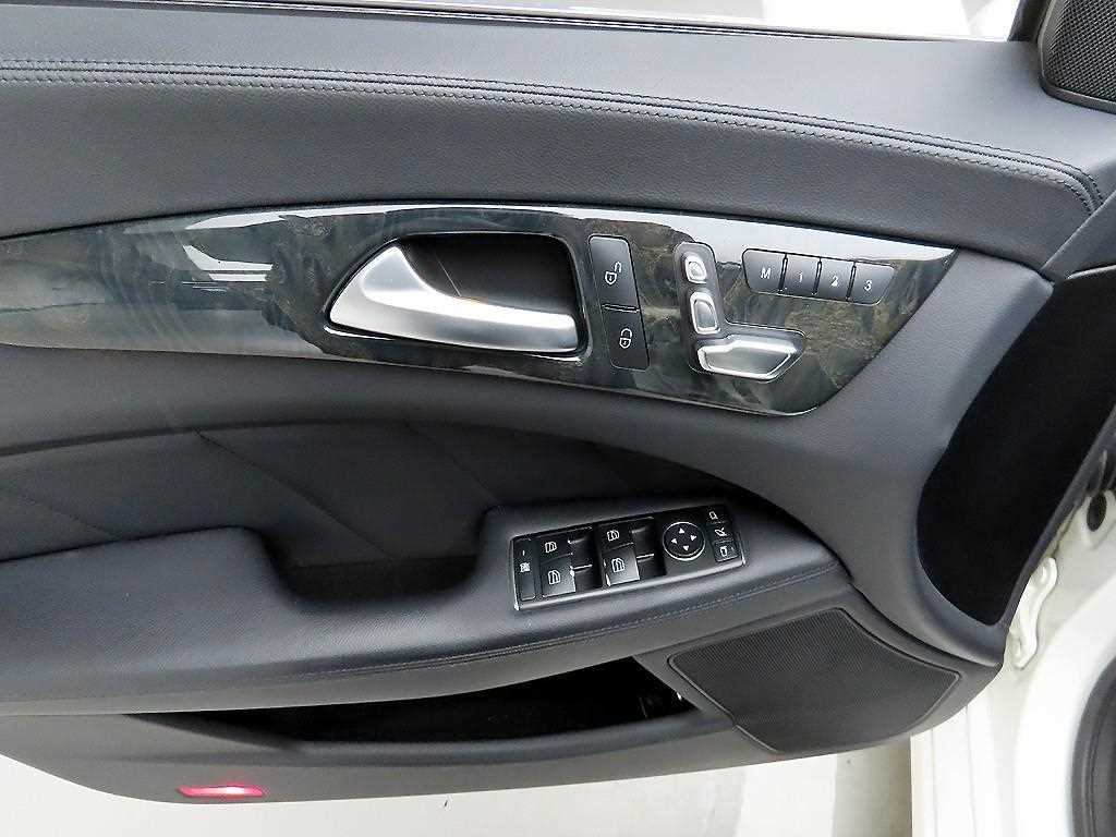 Mercedes Benz CLS Class - Vista 11