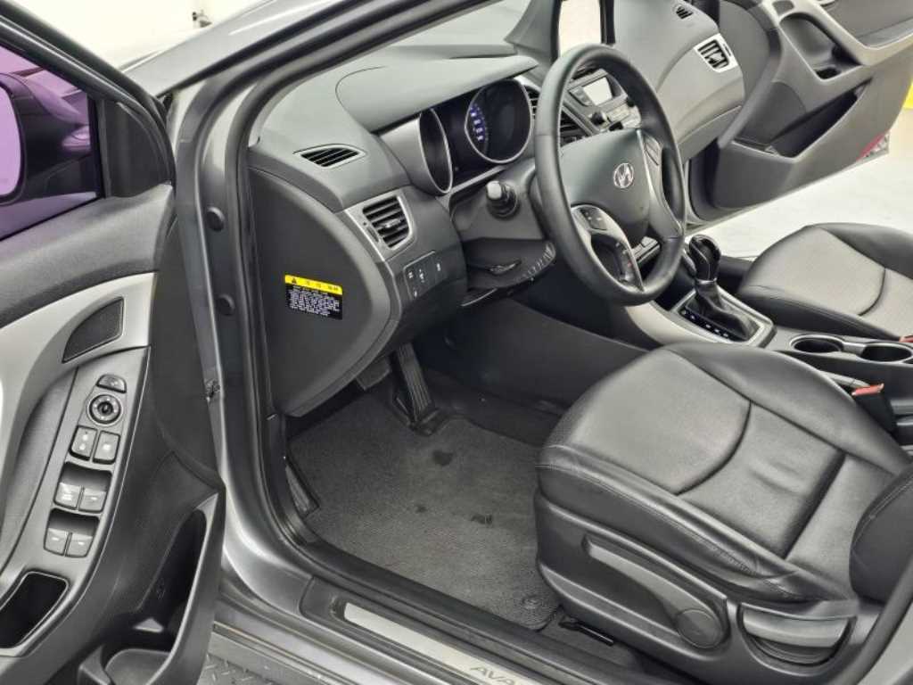 HYUNDAI Avante - Vista 8