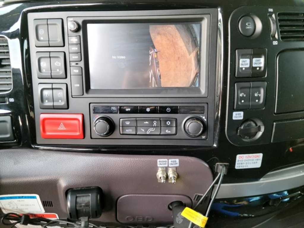 medium and large cargo truck - Vista 11