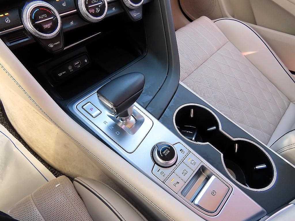 Genesis G70 - Vista 11