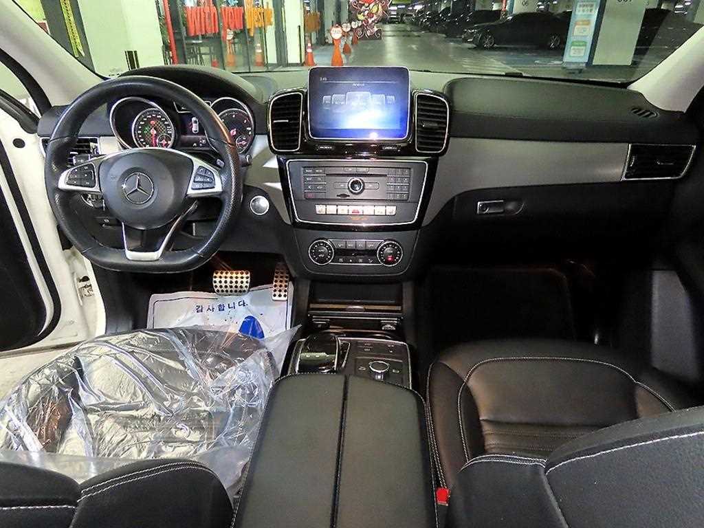 Mercedes Benz GLE Class - Vista 10