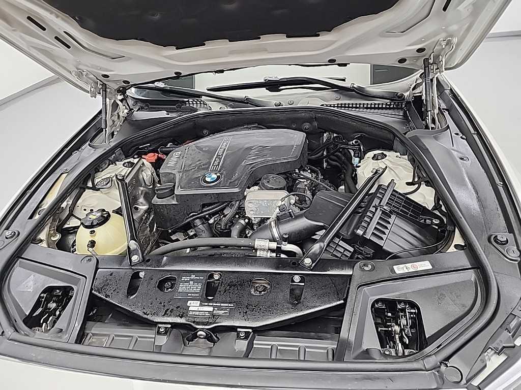 BMW 5 Series - Vista 5