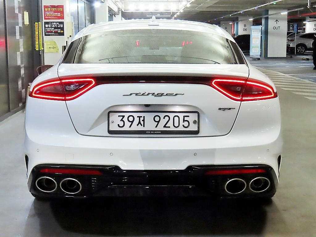 KIA Stinger - Vista 5