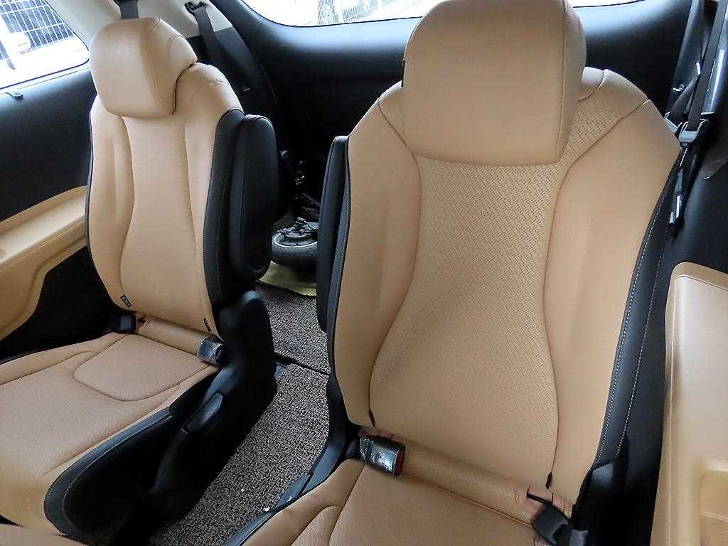 KIA Carnival - Vista 7