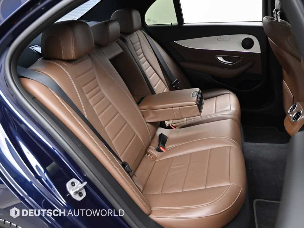 Mercedes Benz E class - Vista 12