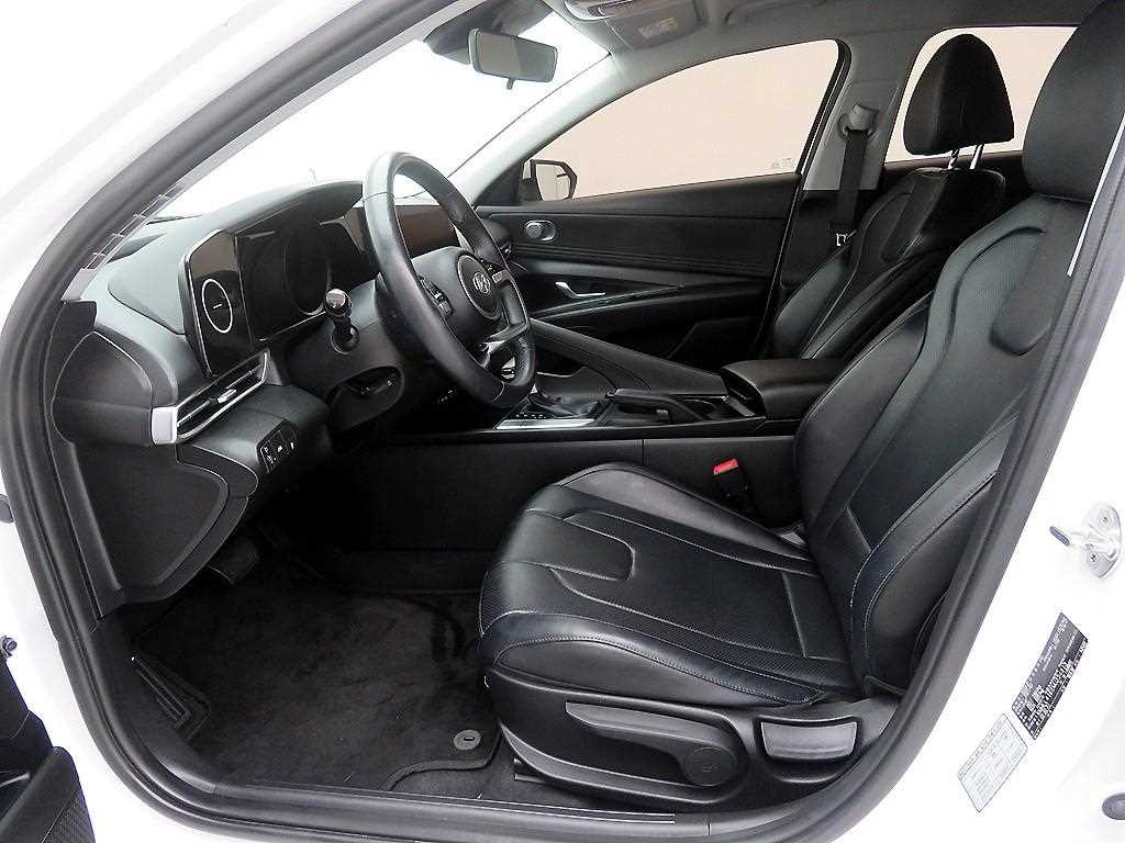 HYUNDAI Avante - Vista 5