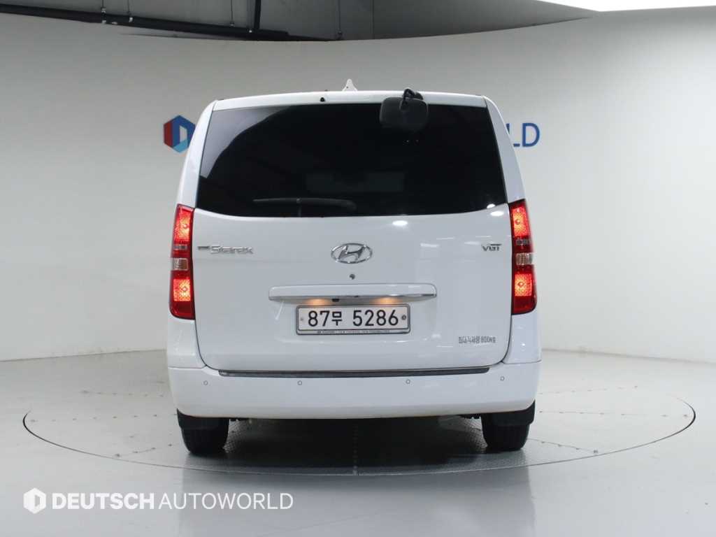 HYUNDAI Starex - Vista 4