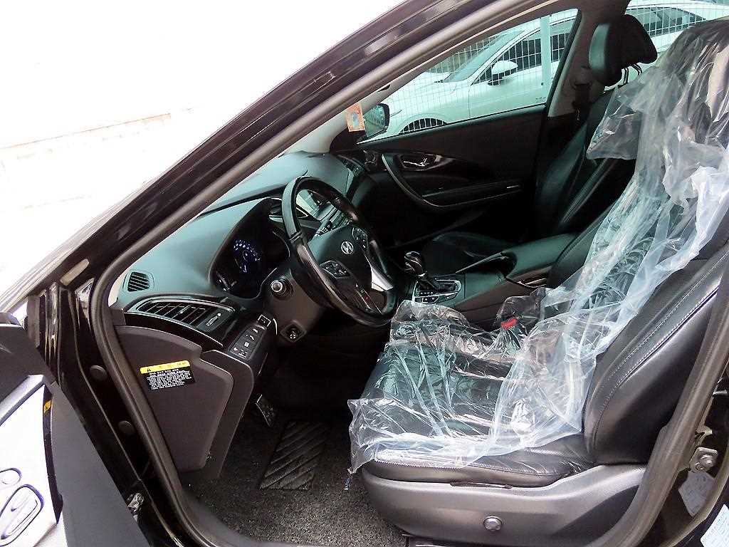 HYUNDAI Grandeur - Vista 5