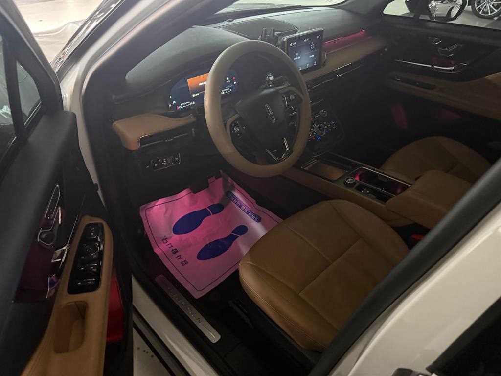 Lincoln Corsair - Vista 8