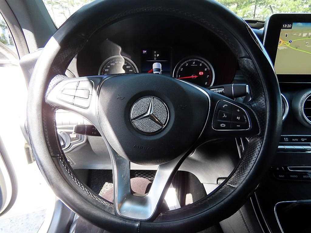 Mercedes Benz GLC Class - Vista 8