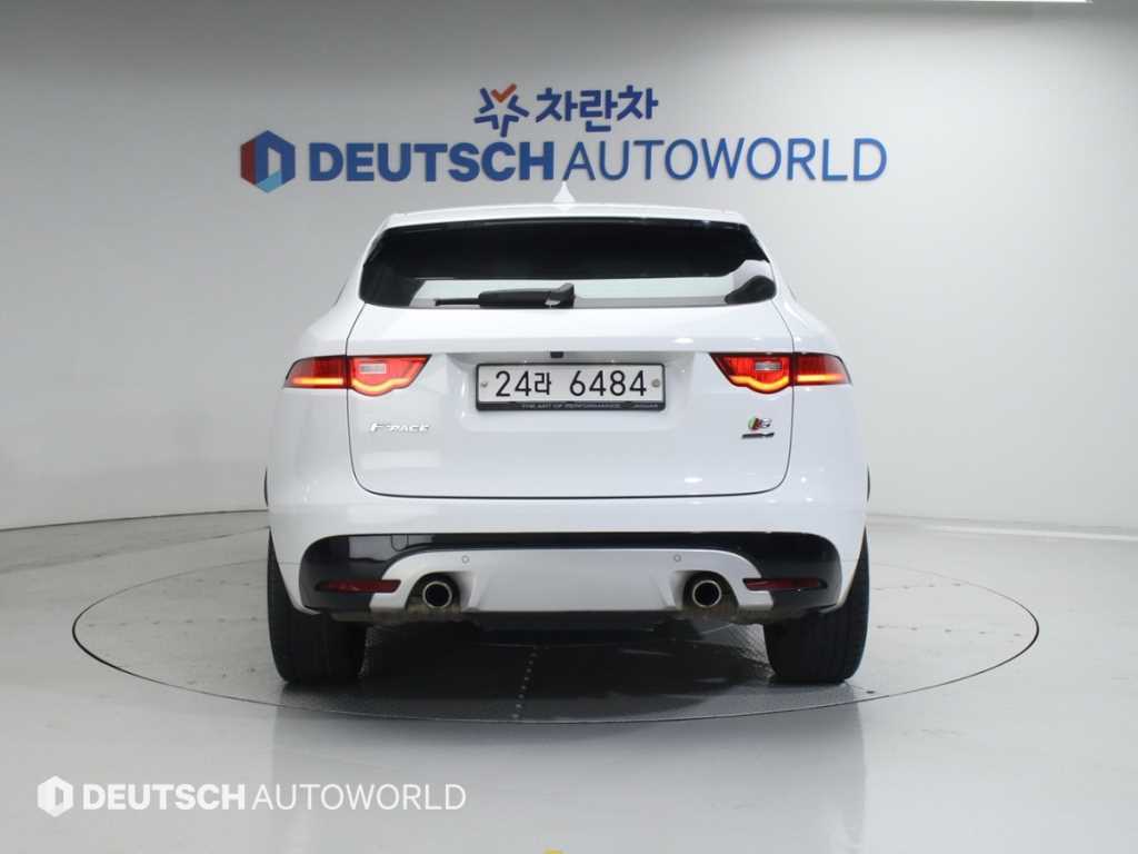 Jaguar F-PACE - Vista 4