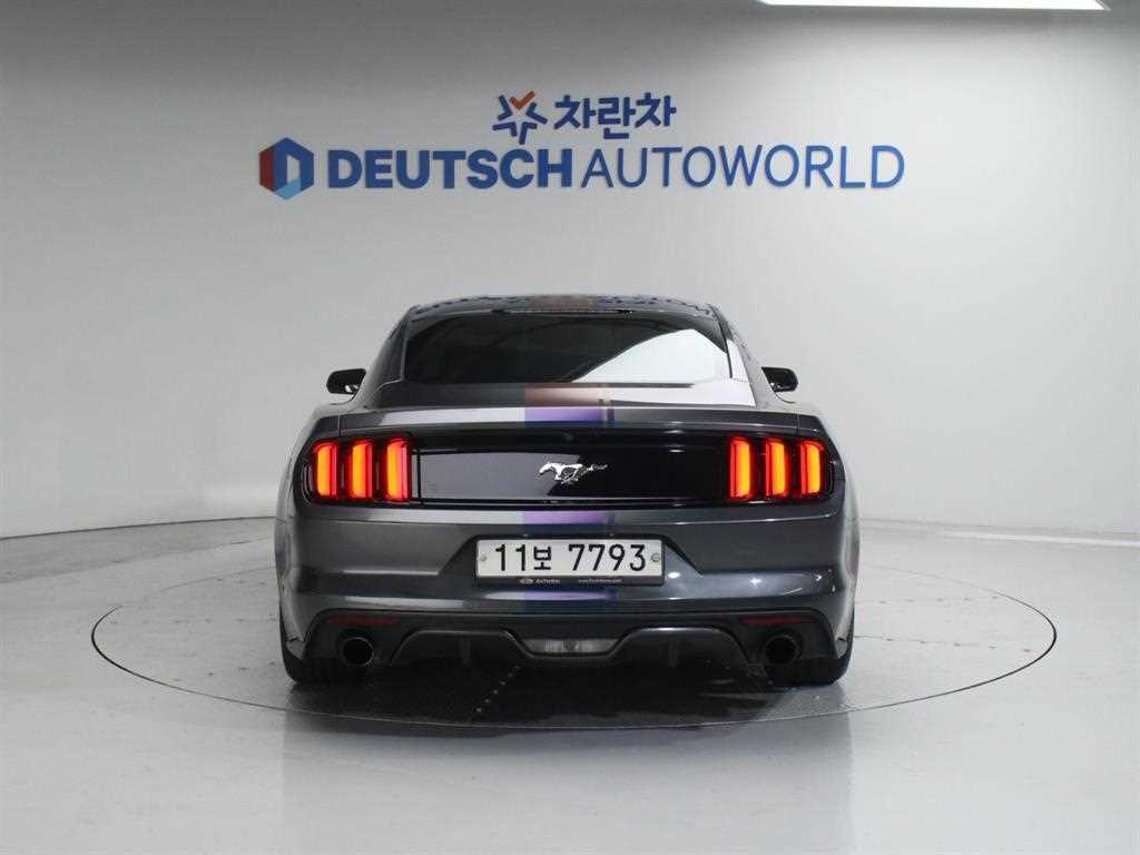 Ford Mustang - Vista 4