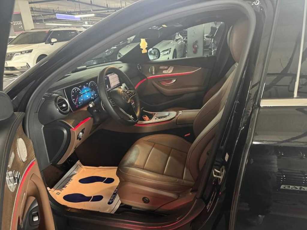 Mercedes Benz E class - Vista 6