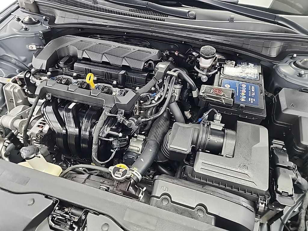 HYUNDAI Avante - Vista 5